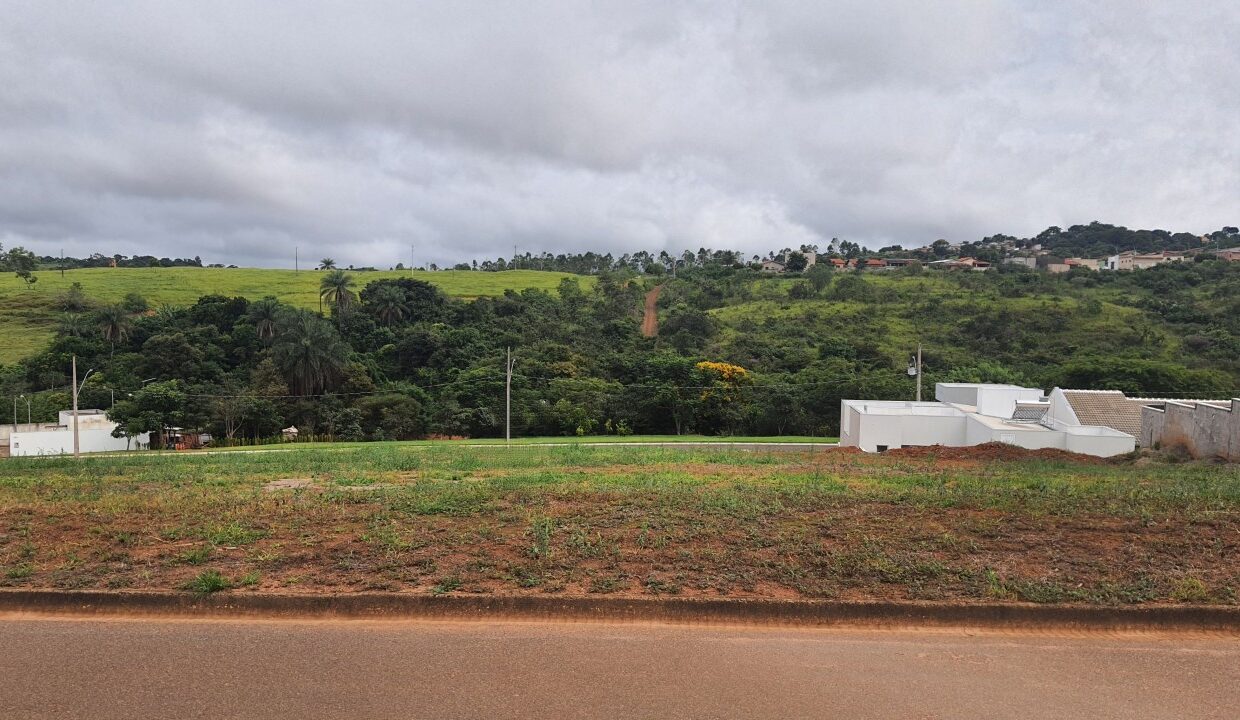 Terreno Világio1-190k_Foto04 (editada)