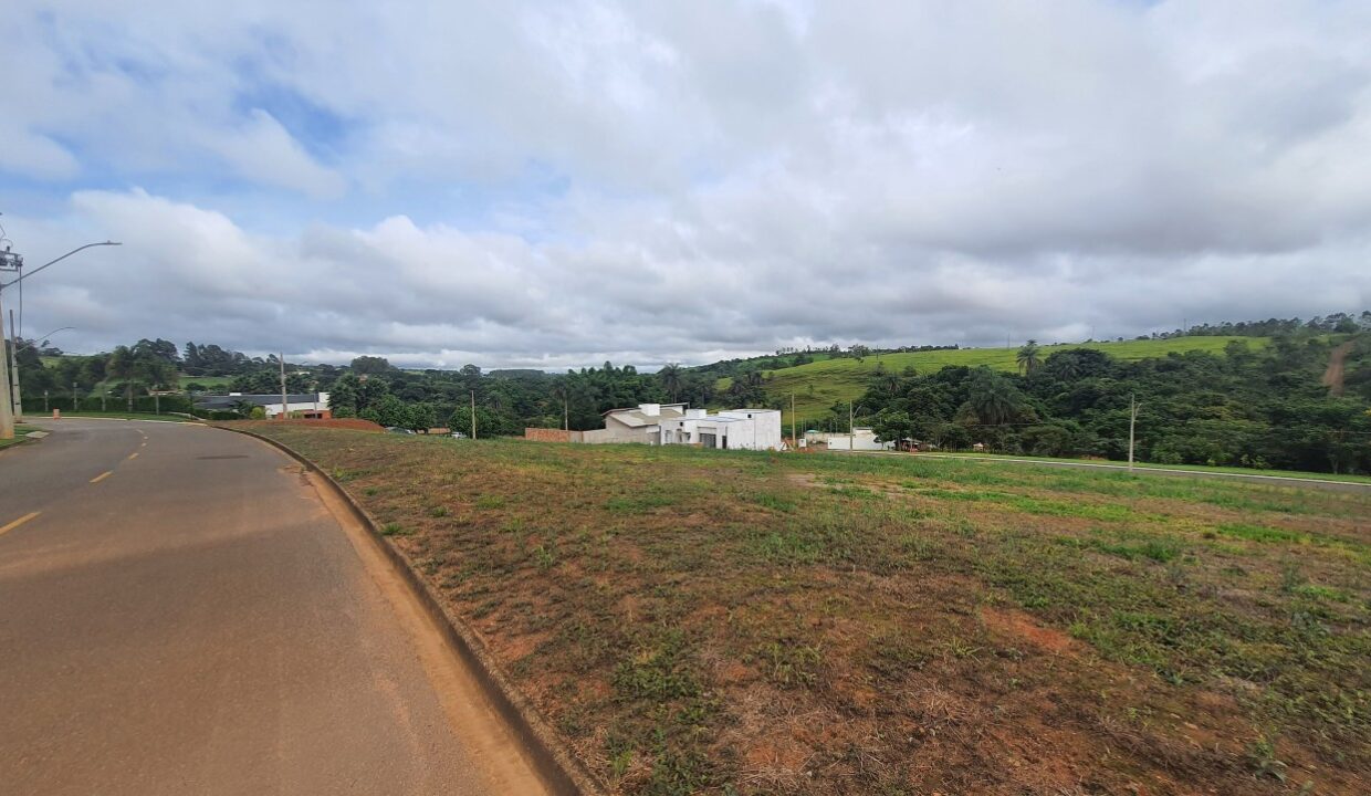 Terreno Világio1-190k_Foto05 (editada)