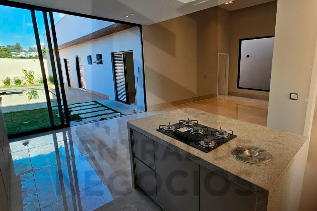 d0faa516-9f65-4d83-a670-ad5ad97b4661