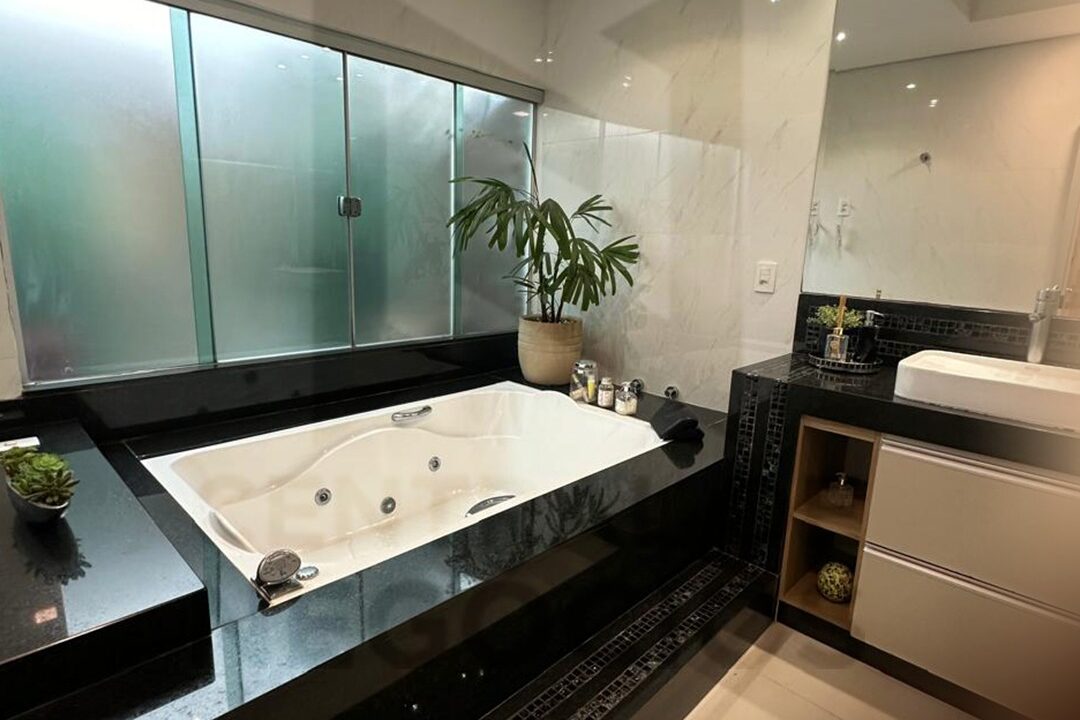 5f810003-3bb7-4251-8233-77d41fc0c7ef