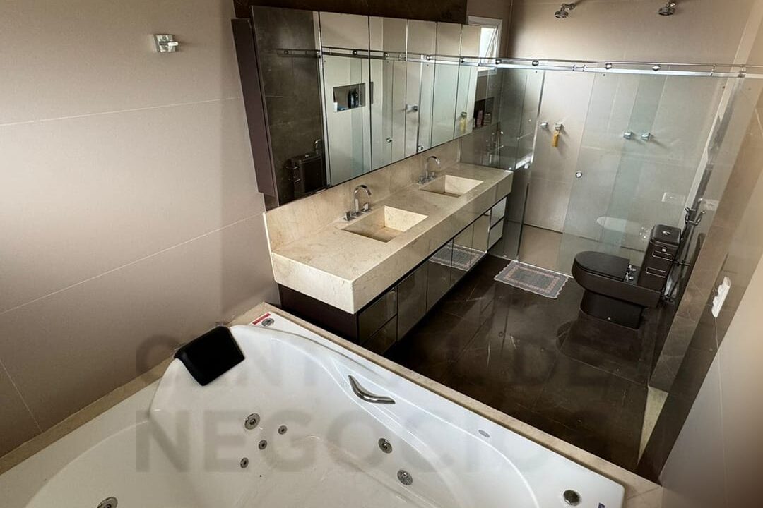 d4378761-c073-46d9-b447-c9cfe7389591